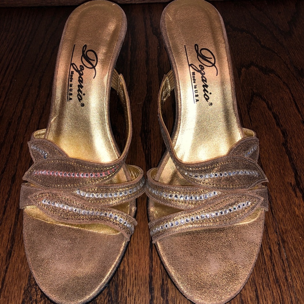 Dezario Gold Heel with Feathers